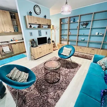 Glamorous Feel At Apartment