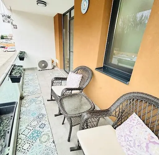 Glamorous Feel At Timisoara