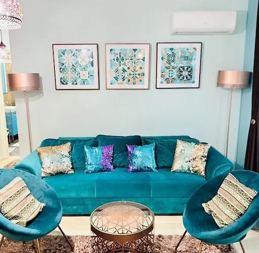 Glamorous Feel At Apartment