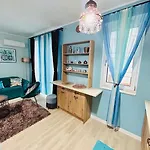 Glamorous Feel At